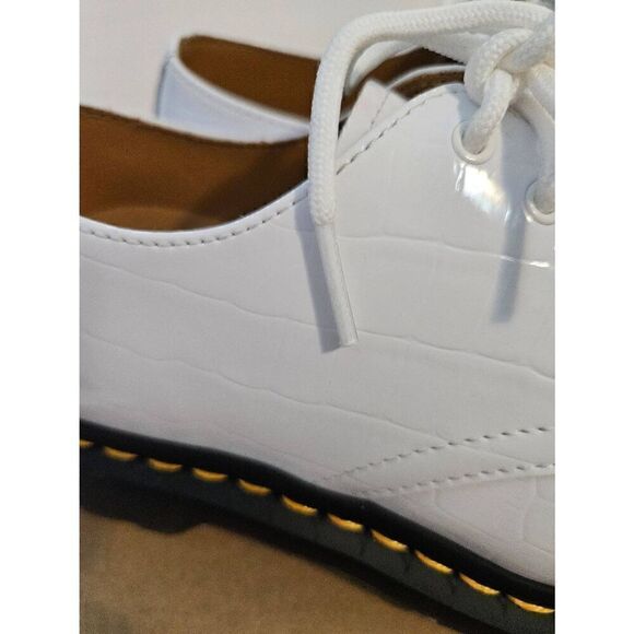 Dr. Martens 1461 white patent croc embossed shoes. Size 7. - Picture 2 of 7